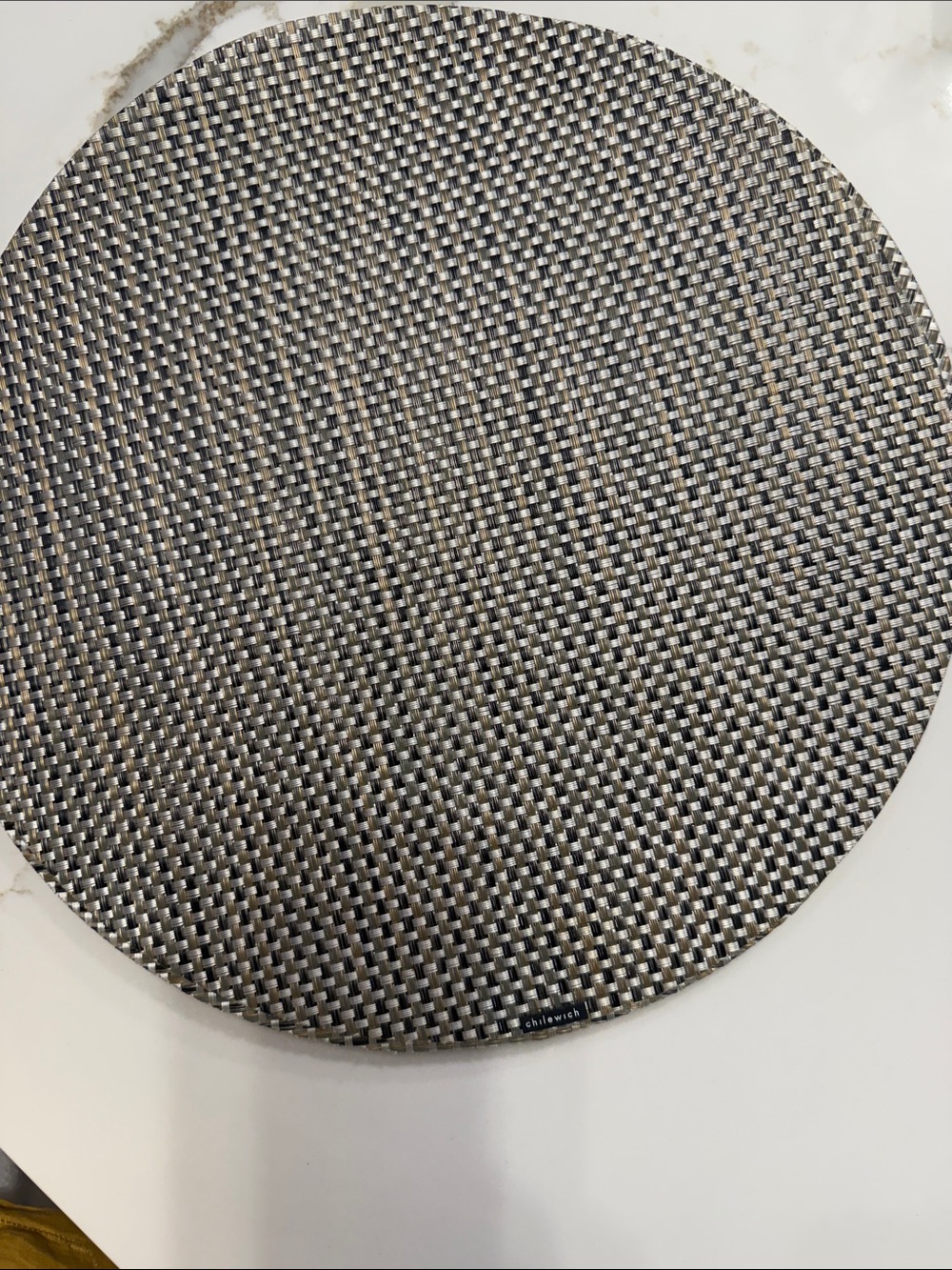 Chilewich Round Woven Placemat in Silver-Gray… 8 like new